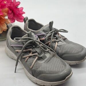 Vionic Zelig’s Gray Pastel Sneakers Sz 7.5. VIO0119